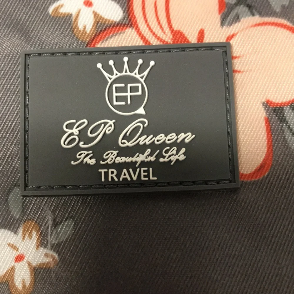 NWT TRAVEL BATH BAG TOILETRIES/MAKEUP HANGING beautiful travel bag